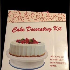 CAKE DECORATING KIT